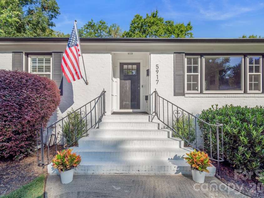 5917 Doncaster Drive, Charlotte, NC 28211.  MLS# CAR4423305, YatesRealty ID 49905. 