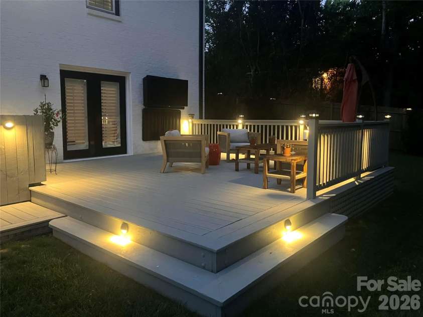 5917 Doncaster Drive, Charlotte, NC 28211.  MLS# CAR4423305, YatesRealty ID 49905. 