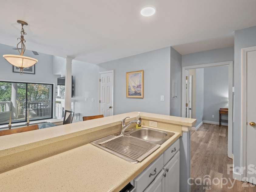 327 Northwest Drive, Davidson, NC 28036.  MLS# CAR4423032, YatesRealty ID 49906. Counter top with bar