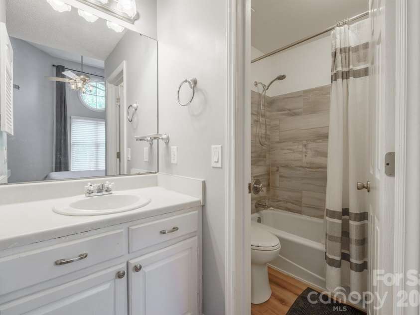 327 Northwest Drive, Davidson, NC 28036.  MLS# CAR4423032, YatesRealty ID 49906. Primary bath with vanity and updated tiled shower tub combo