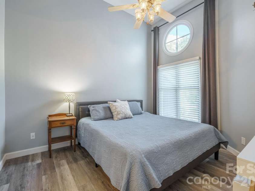 327 Northwest Drive, Davidson, NC 28036.  MLS# CAR4423032, YatesRealty ID 49906. Primary BR has high ceilings and a fan and interesting porthole look window