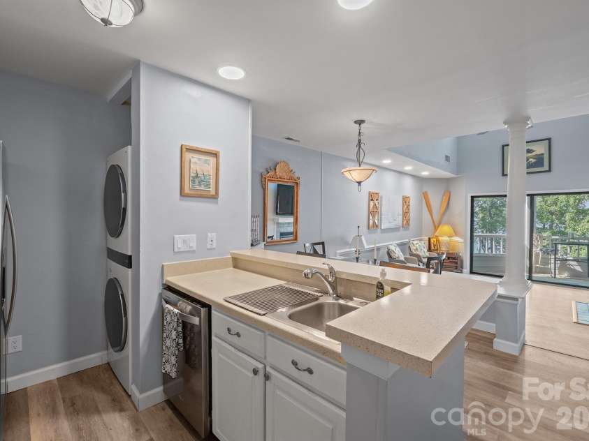 327 Northwest Drive, Davidson, NC 28036.  MLS# CAR4423032, YatesRealty ID 49906. Stackable washer and dryer that will remain