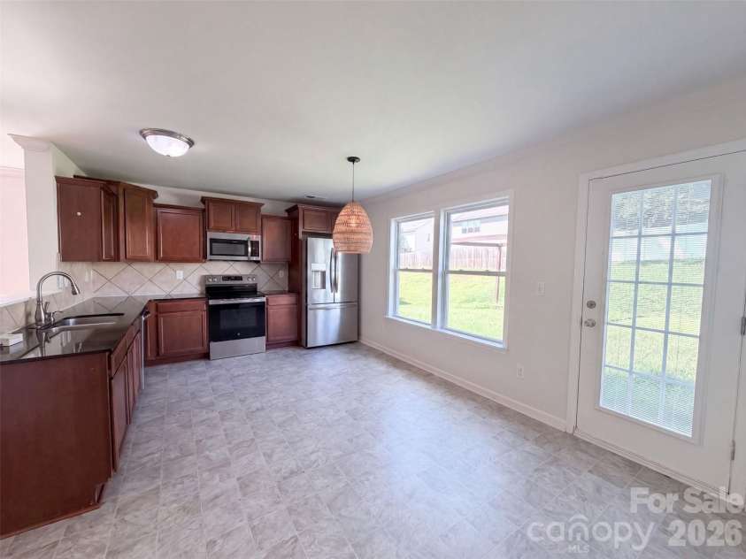 164 Altondale Drive, Statesville, NC 28625.  MLS# CAR4421186, YatesRealty ID 49907. 