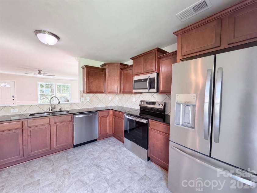 164 Altondale Drive, Statesville, NC 28625.  MLS# CAR4421186, YatesRealty ID 49907. 