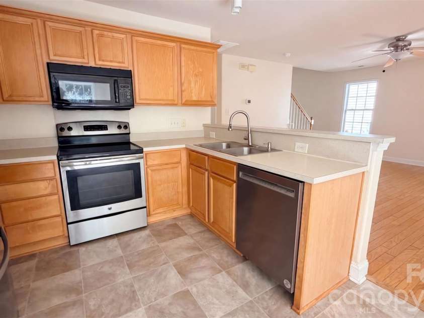 1750 Wilburn Park Lane, Charlotte, NC 28269.  MLS# CAR4421569, YatesRealty ID 49911. 