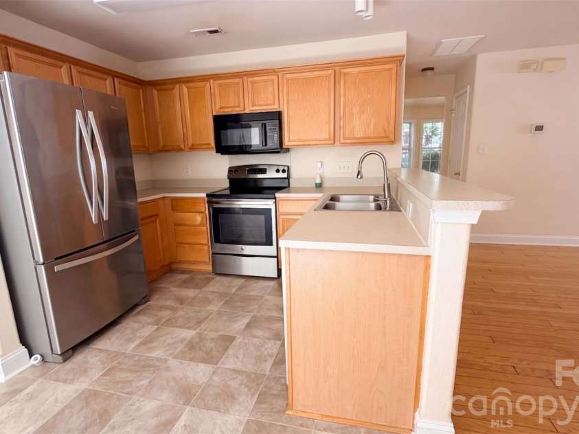 1750 Wilburn Park Lane, Charlotte, NC 28269.  MLS# CAR4421569, YatesRealty ID 49911. 