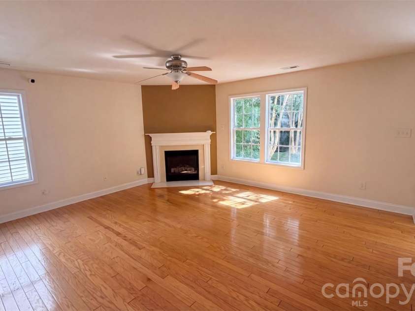 1750 Wilburn Park Lane, Charlotte, NC 28269.  MLS# CAR4421569, YatesRealty ID 49911. 