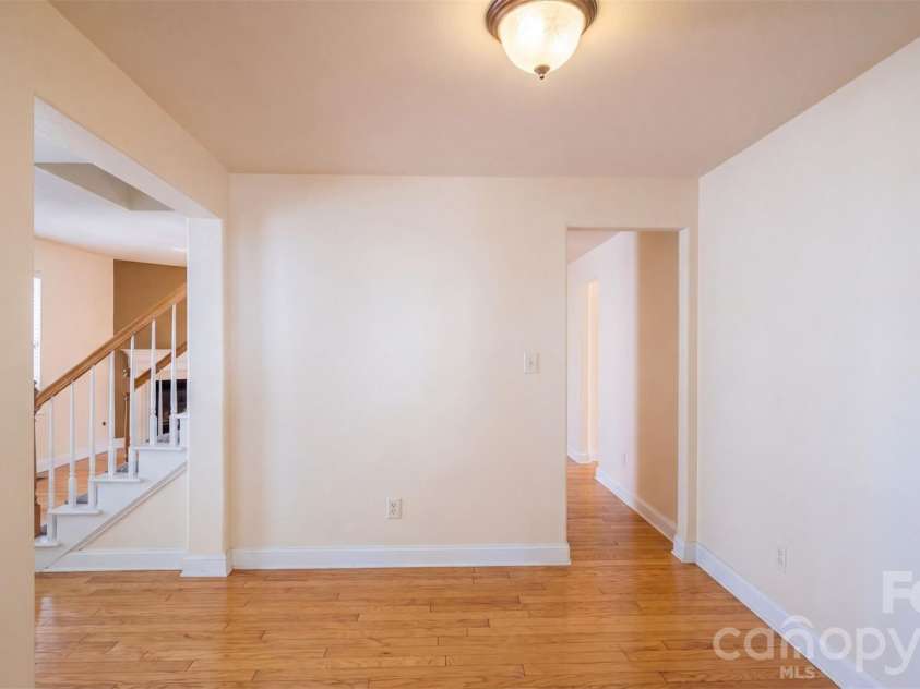 1750 Wilburn Park Lane, Charlotte, NC 28269.  MLS# CAR4421569, YatesRealty ID 49911. 