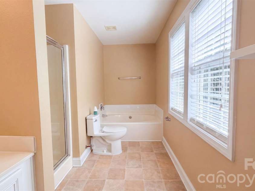 1750 Wilburn Park Lane, Charlotte, NC 28269.  MLS# CAR4421569, YatesRealty ID 49911. 