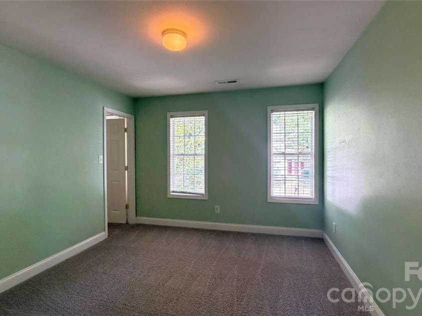 1750 Wilburn Park Lane, Charlotte, NC 28269.  MLS# CAR4421569, YatesRealty ID 49911. 