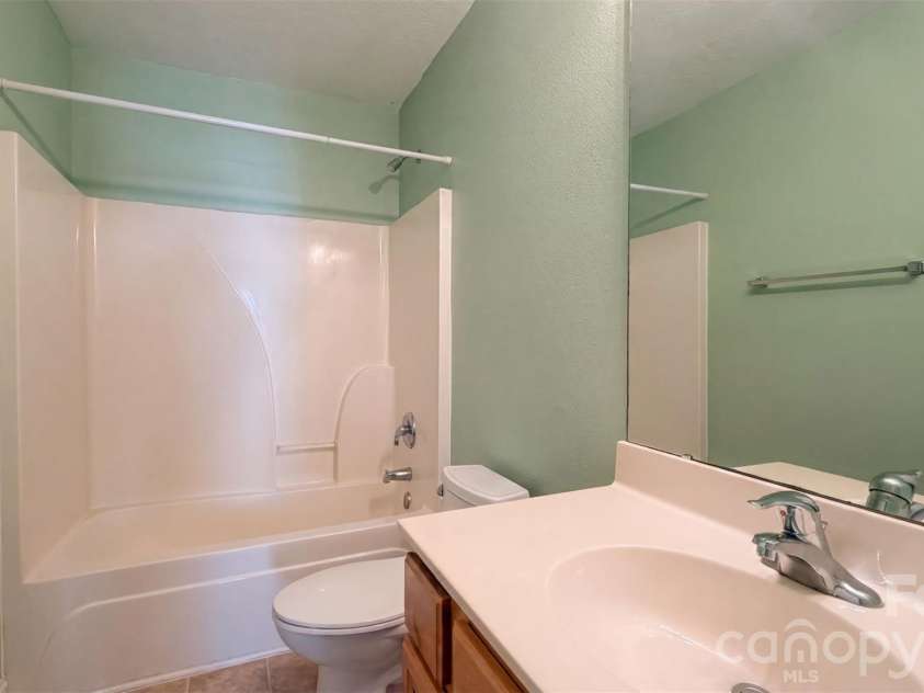 1750 Wilburn Park Lane, Charlotte, NC 28269.  MLS# CAR4421569, YatesRealty ID 49911. 