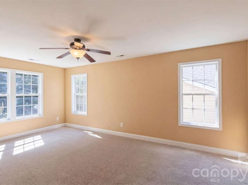1750 Wilburn Park Lane, Charlotte, NC 28269.  MLS# CAR4421569, YatesRealty ID 49911. 