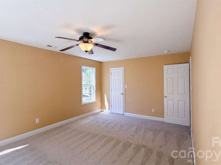 1750 Wilburn Park Lane, Charlotte, NC 28269.  MLS# CAR4421569, YatesRealty ID 49911. 