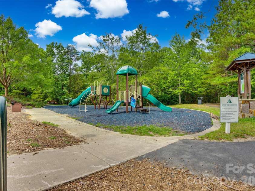 1063 Hunters Run Drive, Tega Cay, SC 29708.  MLS# CAR4419643, YatesRealty ID 49913. 