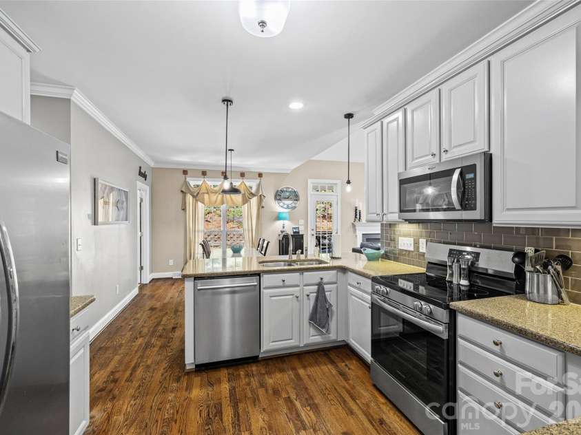 1063 Hunters Run Drive, Tega Cay, SC 29708.  MLS# CAR4419643, YatesRealty ID 49913. 