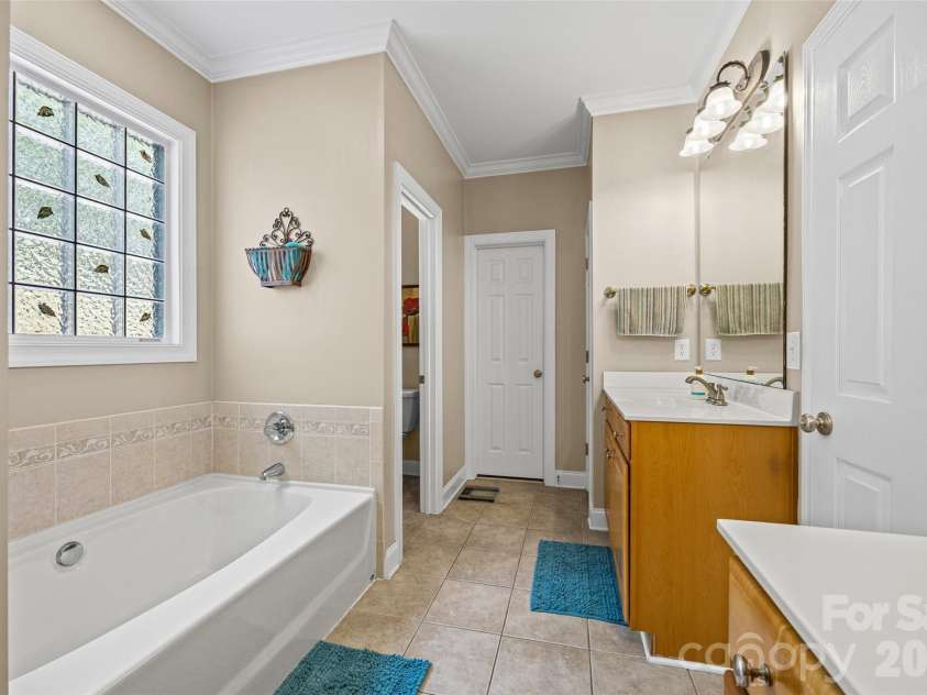 1063 Hunters Run Drive, Tega Cay, SC 29708.  MLS# CAR4419643, YatesRealty ID 49913. 