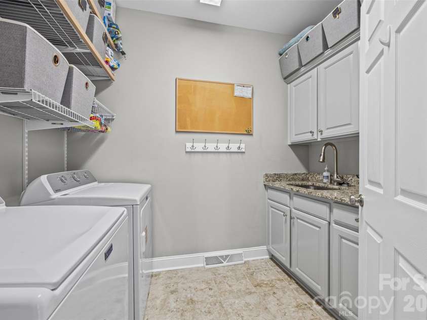 1063 Hunters Run Drive, Tega Cay, SC 29708.  MLS# CAR4419643, YatesRealty ID 49913. 