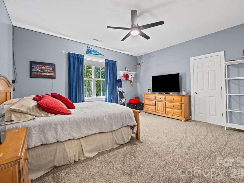 1063 Hunters Run Drive, Tega Cay, SC 29708.  MLS# CAR4419643, YatesRealty ID 49913. 
