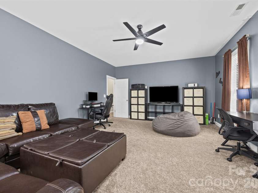 1063 Hunters Run Drive, Tega Cay, SC 29708.  MLS# CAR4419643, YatesRealty ID 49913. 
