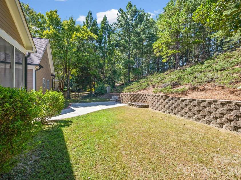 1063 Hunters Run Drive, Tega Cay, SC 29708.  MLS# CAR4419643, YatesRealty ID 49913. 