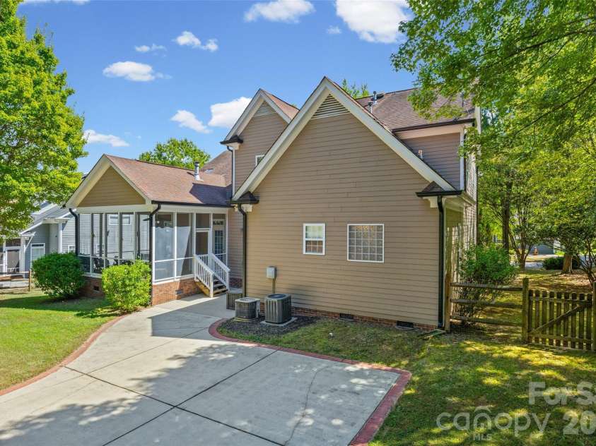 1063 Hunters Run Drive, Tega Cay, SC 29708.  MLS# CAR4419643, YatesRealty ID 49913. 