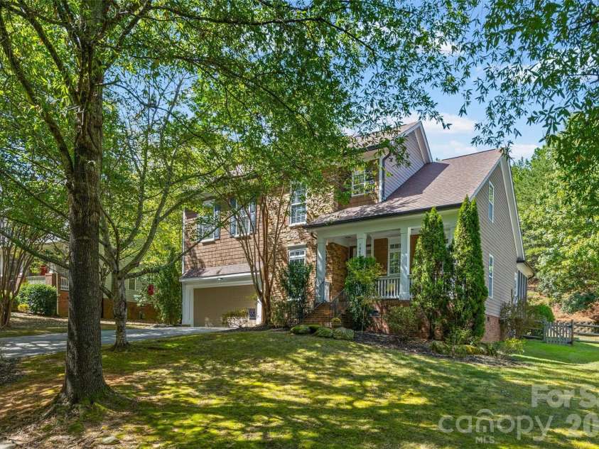 1063 Hunters Run Drive, Tega Cay, SC 29708.  MLS# CAR4419643, YatesRealty ID 49913. 