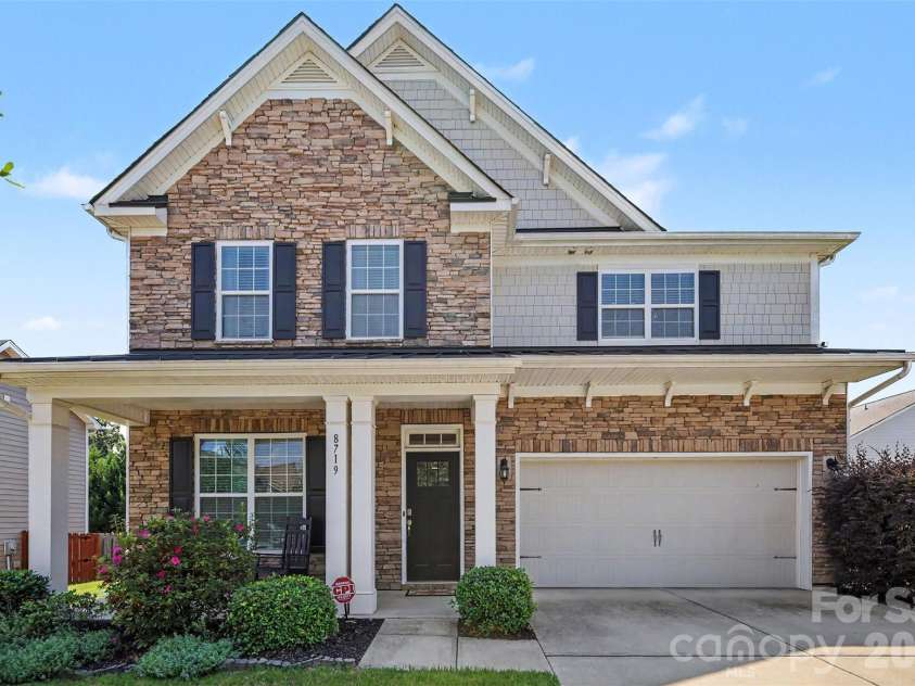 8719 Hallowford Drive, Huntersville, NC 28078.  MLS# CAR4418690, YatesRealty ID 49914. 