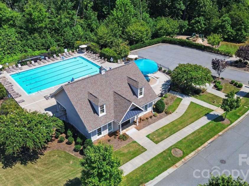 8719 Hallowford Drive, Huntersville, NC 28078.  MLS# CAR4418690, YatesRealty ID 49914. 