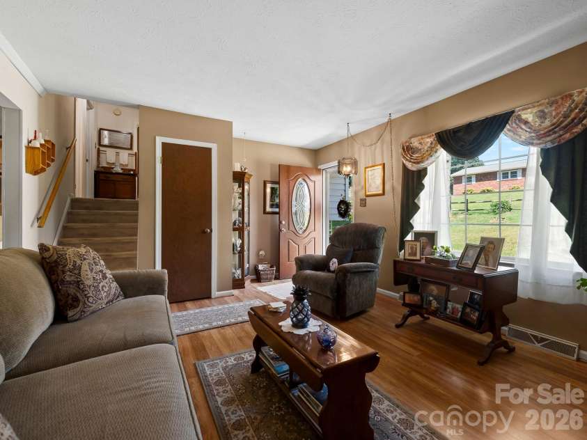 86 Debra Lane, Asheville, NC 28806.  MLS# CAR4420738, YatesRealty ID 49915. 