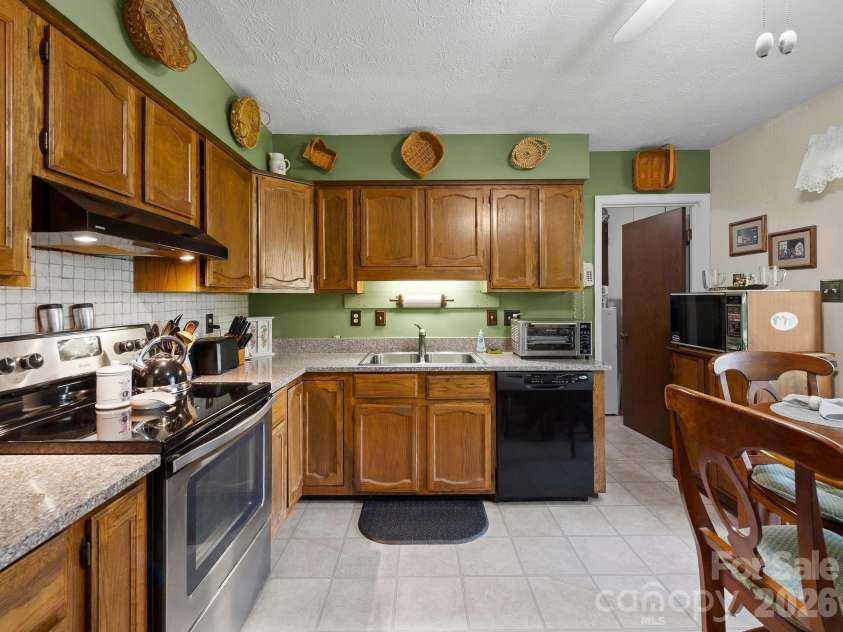 86 Debra Lane, Asheville, NC 28806.  MLS# CAR4420738, YatesRealty ID 49915. 