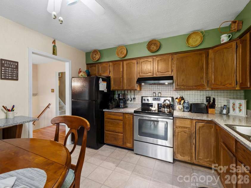 86 Debra Lane, Asheville, NC 28806.  MLS# CAR4420738, YatesRealty ID 49915. 