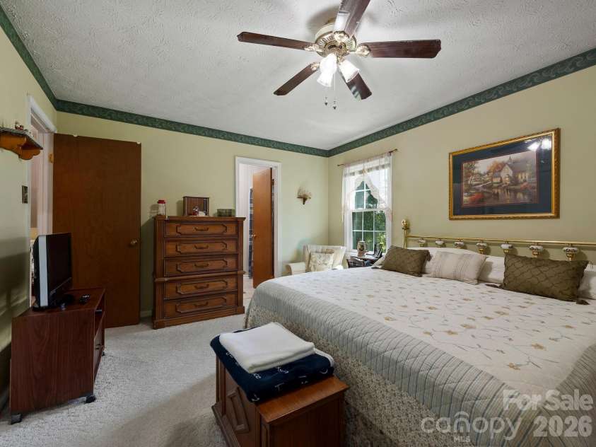 86 Debra Lane, Asheville, NC 28806.  MLS# CAR4420738, YatesRealty ID 49915. 