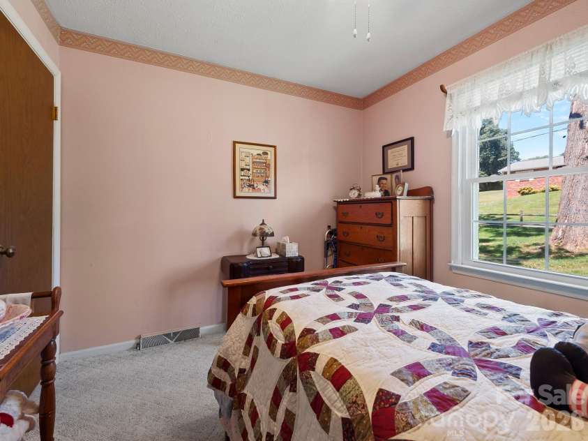 86 Debra Lane, Asheville, NC 28806.  MLS# CAR4420738, YatesRealty ID 49915. 