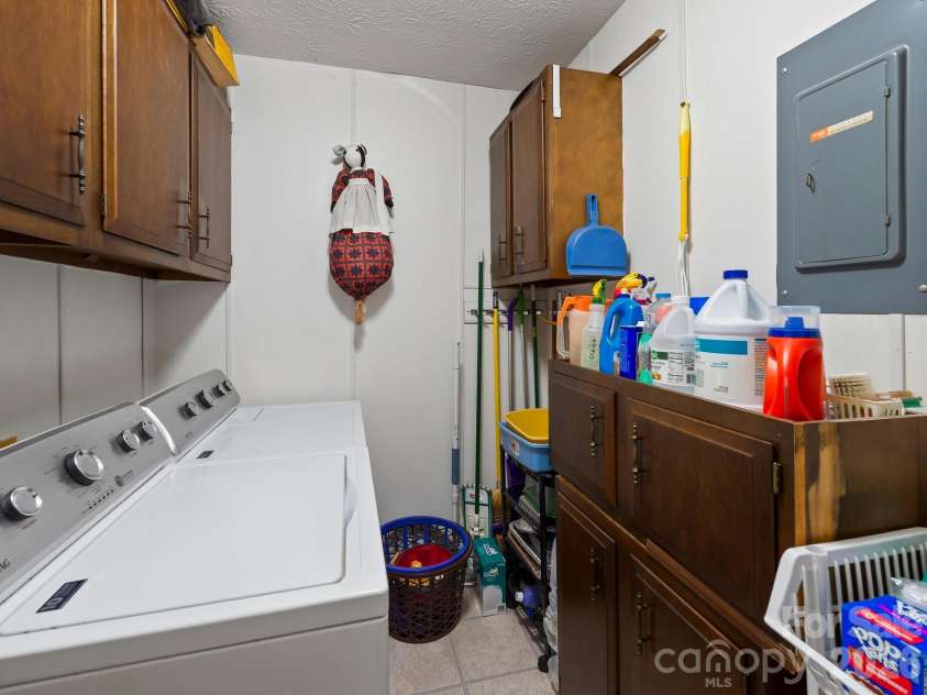 86 Debra Lane, Asheville, NC 28806.  MLS# CAR4420738, YatesRealty ID 49915. 