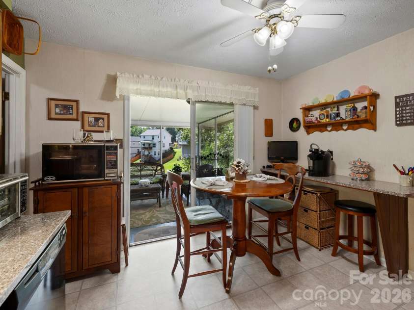 86 Debra Lane, Asheville, NC 28806.  MLS# CAR4420738, YatesRealty ID 49915. 