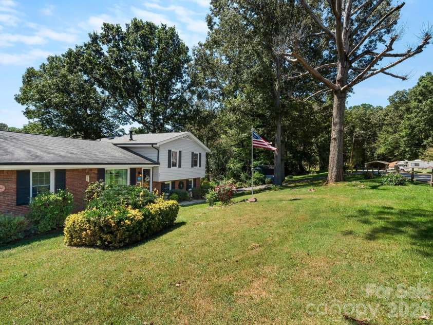 86 Debra Lane, Asheville, NC 28806.  MLS# CAR4420738, YatesRealty ID 49915. 