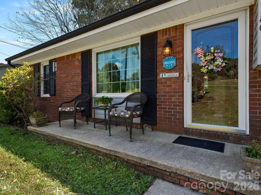86 Debra Lane, Asheville, NC 28806.  MLS# CAR4420738, YatesRealty ID 49915. 