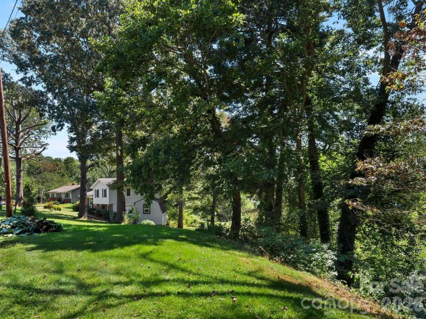 86 Debra Lane, Asheville, NC 28806.  MLS# CAR4420738, YatesRealty ID 49915. 