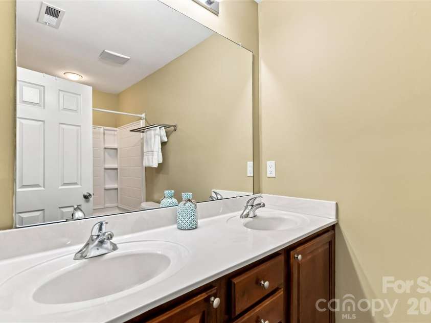 4829 Grier Farm Lane, Charlotte, NC 28270.  MLS# CAR4422353, YatesRealty ID 49918. 