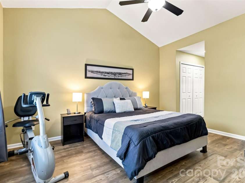 4829 Grier Farm Lane, Charlotte, NC 28270.  MLS# CAR4422353, YatesRealty ID 49918. Primary bedroom with vaulted ceiling!
