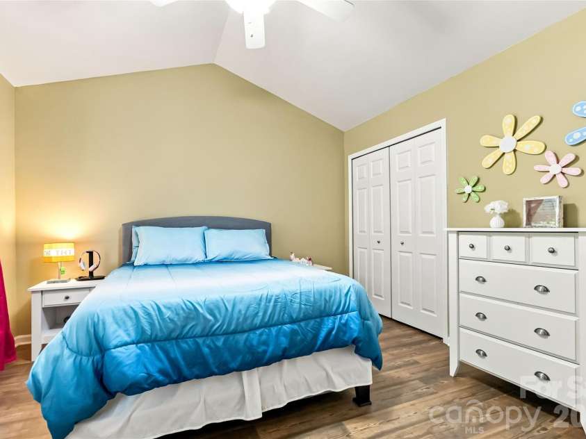 4829 Grier Farm Lane, Charlotte, NC 28270.  MLS# CAR4422353, YatesRealty ID 49918. Vaulted ceiling in this secondary bedroom!