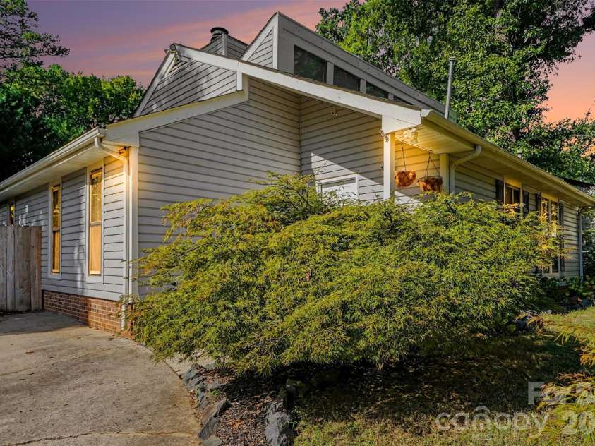 9620 Fir Knoll Road, Mint Hill, NC 28227.  MLS# CAR4419906, YatesRealty ID 49919. Front side exterior