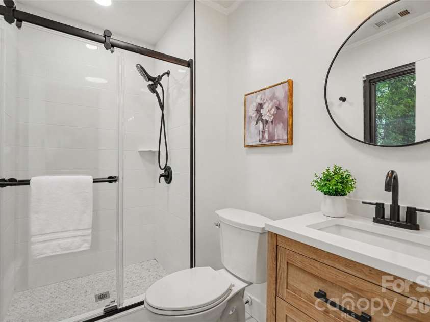 9620 Fir Knoll Road, Mint Hill, NC 28227.  MLS# CAR4419906, YatesRealty ID 49919. Primary bathroom