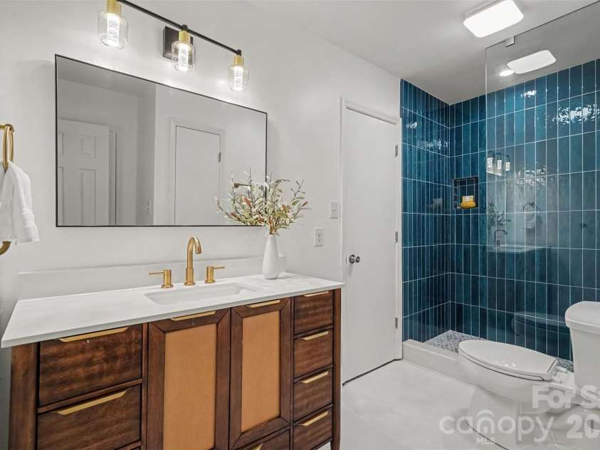 9620 Fir Knoll Road, Mint Hill, NC 28227.  MLS# CAR4419906, YatesRealty ID 49919. Secondary bathroom