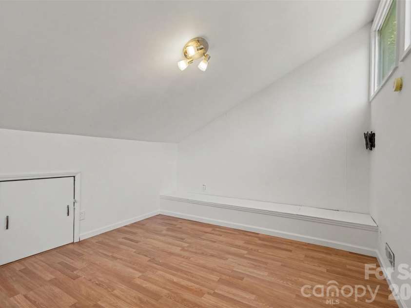 9620 Fir Knoll Road, Mint Hill, NC 28227.  MLS# CAR4419906, YatesRealty ID 49919. Versatile loft space