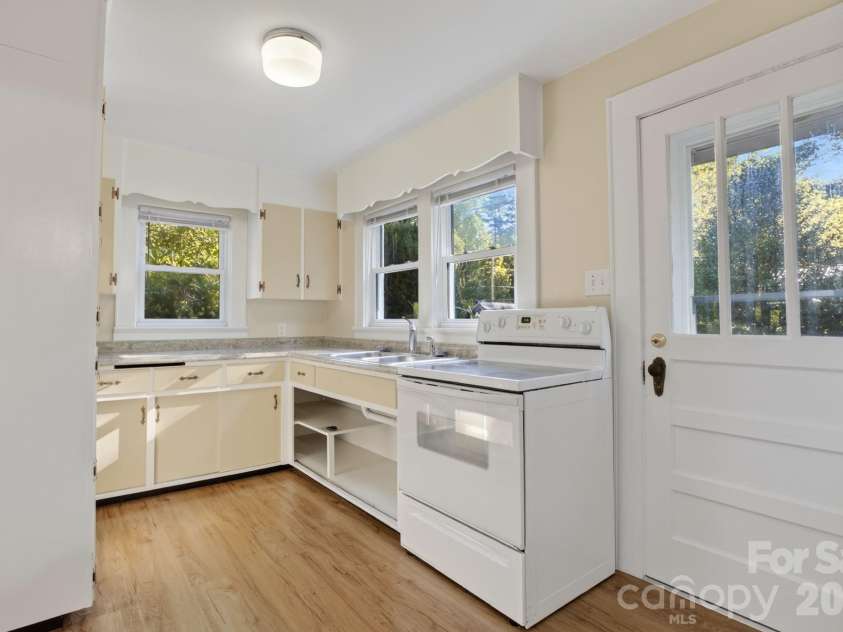 219 Old US 19 23 Highway, Candler, NC 28715.  MLS# CAR4421674, YatesRealty ID 49921. Kitchen