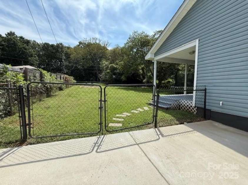 114 Yates Street, Dallas, NC 28034.  MLS# CAR4300809, YatesRealty ID 49922. 