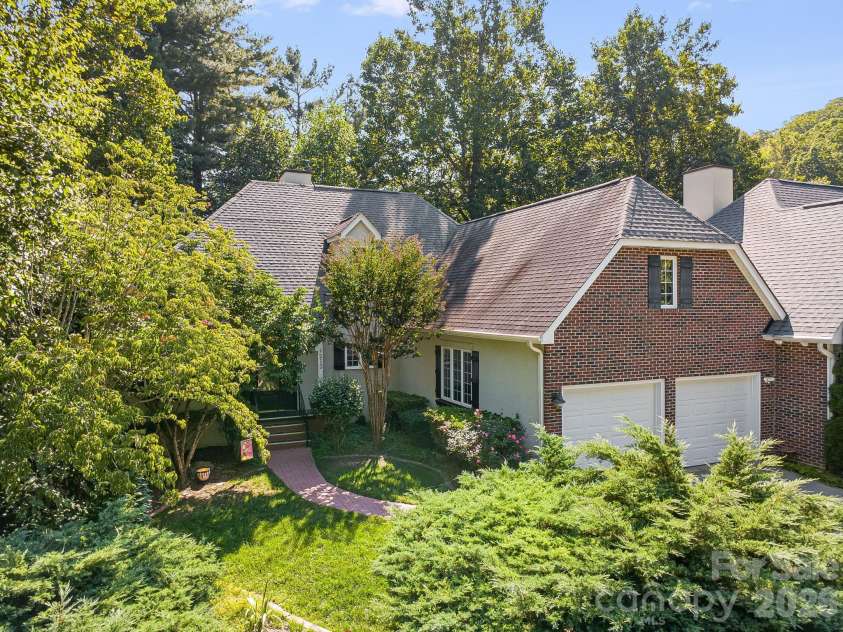 212 Carriage Springs Way, Hendersonville, NC 28791.  MLS# CAR4420645, YatesRealty ID 49923. 