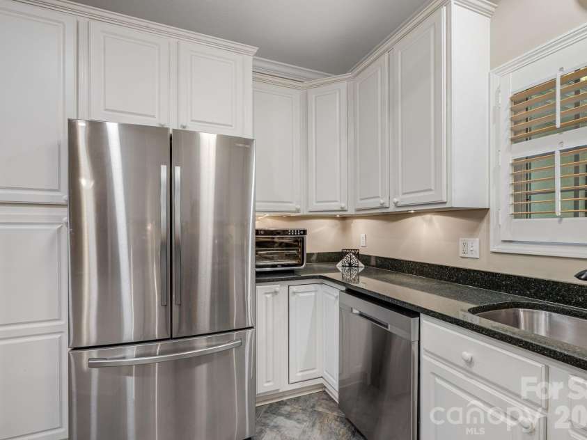 212 Carriage Springs Way, Hendersonville, NC 28791.  MLS# CAR4420645, YatesRealty ID 49923. 