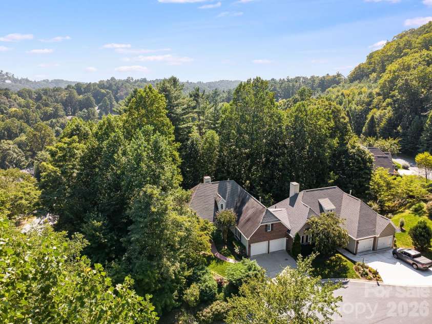 212 Carriage Springs Way, Hendersonville, NC 28791.  MLS# CAR4420645, YatesRealty ID 49923. 